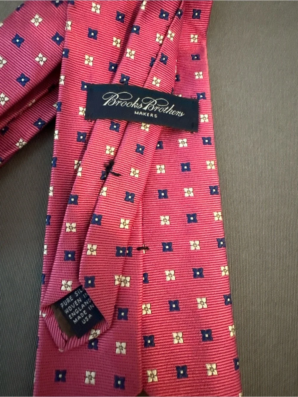 Brooks Brothers Men's 100% Silk Vintage Tie Pink with Navy & White Detail